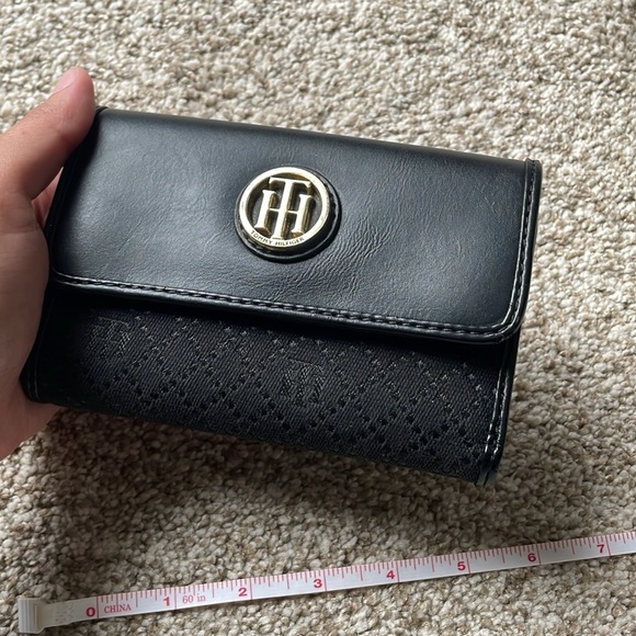 Tommy Hilfiger Mid Size Wallet - Picture 13 of 14